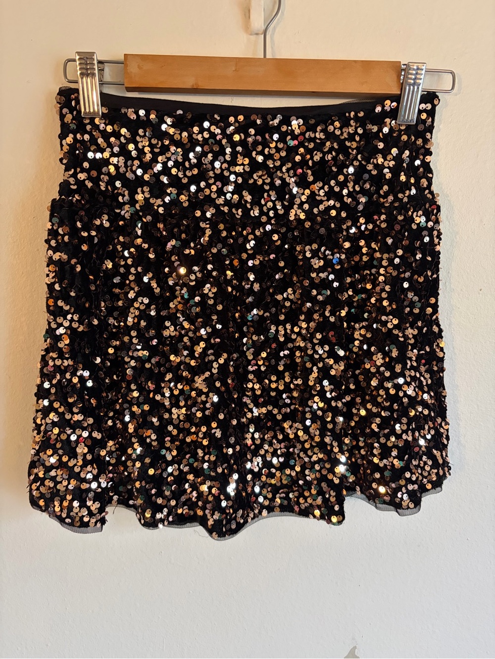 Kids/girls size 11-12 Zara Black Sequin Mini Skirt with Iridescent Shine